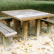 table de pique nique en bois access